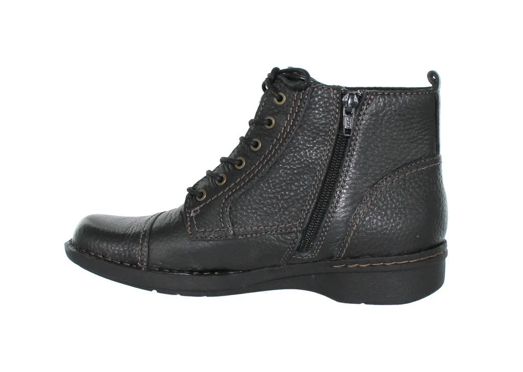 Sure! An optimized title for Clarks Money Beat could be:

Clarks Stylish Money Beat Waterproof Sneakers for Ultimate Comfort and Fashion